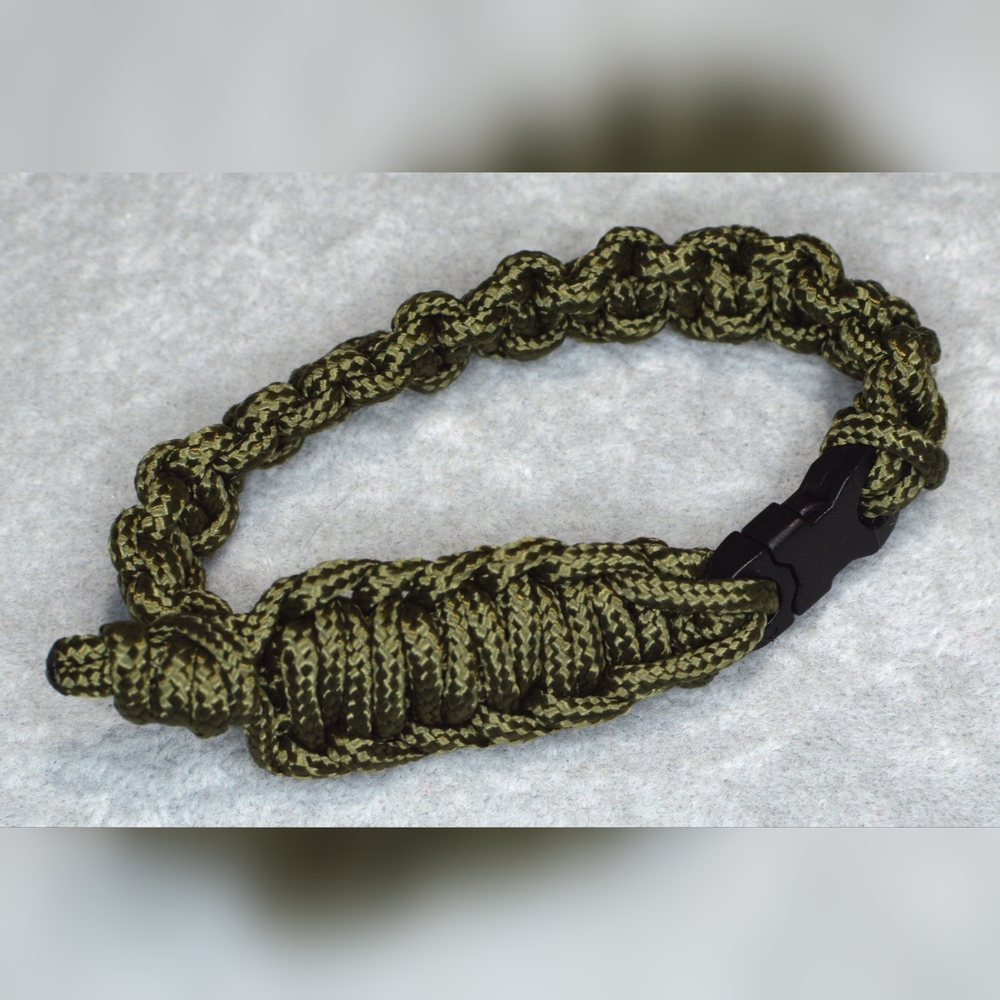 Small unisex Paracord bracelet BU-15-003
